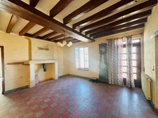 À VENDRE – Longère 110 m² habitables avec nombreuses dépendances et terrain de 900 m²