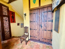 À VENDRE MAYENNE – Manoir d’exception du XIIIe siècle sur 3 hectares – Gîte ou demeure familiale de charme