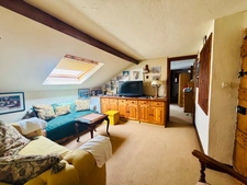À VENDRE MAYENNE – Manoir d’exception du XIIIe siècle sur 3 hectares – Gîte ou demeure familiale de charme