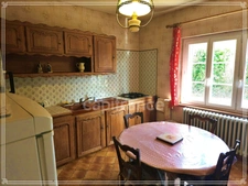 Character property complex with strong potential – 305 m² house + rental income