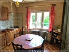 Character property complex with strong potential – 305 m² house + rental income