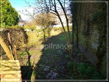 Character property complex with strong potential – 305 m² house + rental income