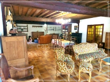 Character property complex with strong potential – 305 m² house + rental income