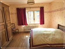 Character property complex with strong potential – 305 m² house + rental income