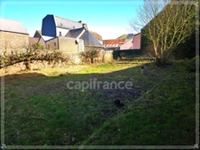 Character property complex with strong potential – 305 m² house + rental income