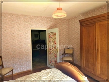 Character property complex with strong potential – 305 m² house + rental income