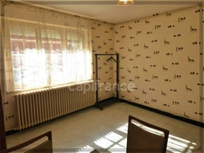 Character property complex with strong potential – 305 m² house + rental income