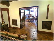 Character property complex with strong potential – 305 m² house + rental income
