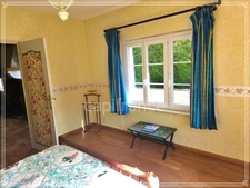 Character property complex with strong potential – 305 m² house + rental income