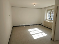 Character property complex with strong potential – 305 m² house + rental income