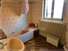 Character property complex with strong potential – 305 m² house + rental income