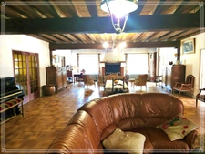 Character property complex with strong potential – 305 m² house + rental income