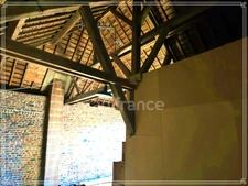 Character property complex with strong potential – 305 m² house + rental income