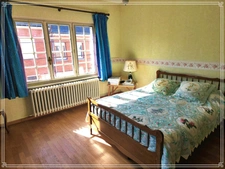 Character property complex with strong potential – 305 m² house + rental income