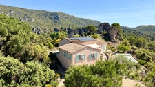 Mourèze, Villa 6 pièces, piscine, garage.