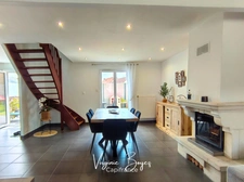 UXEM - Maison semi-mitoyenne entièrement rénovée avec jardin, terrasse et garage 