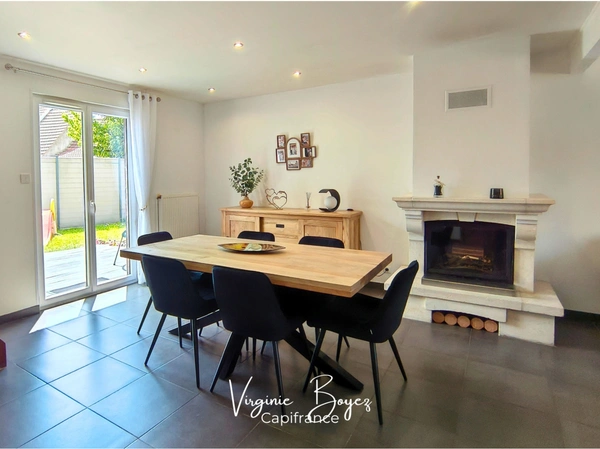UXEM - Maison semi-mitoyenne entièrement rénovée avec jardin, terrasse et garage 