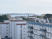 BREST LE GUELMEUR APPARTEMENT 3 PIECES AVEC ASCENSEUR ET PETITE VUE MER