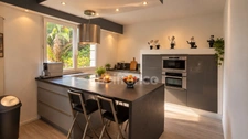  House with sea view, jacuzzi and magnificent garden in Moulin Blanc