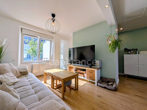 GUIPAVAS – Maison familiale non mitoyenne – 5 chambres – Rénovation complète – Écoles et commerces à pied