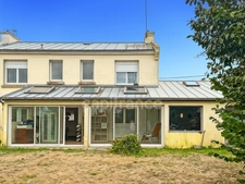 LE RELECQ-KERHUON – À DEUX PAS DE LA MER, UNE MAISON FAMILIALE AUX BEAUX VOLUMES 