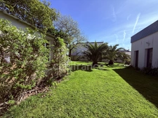 BOURG BLANC - MAISON AVEC PISCINE