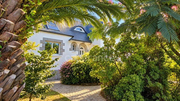  Maison avec vue mer, jacuzzi et magnifique jardin au Moulin Blanc