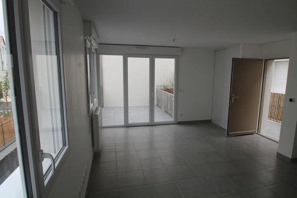 Dpt Gironde (33), à louer VILLENAVE D'ORNON appartement T2 de 45,25 m² avec terrasse de 7,90 m²