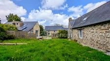 Grands Gîtes avec Maison d'Habitation  - ROSNOEN (29)