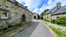 Grands Gîtes avec Maison d'Habitation  - ROSNOEN (29)
