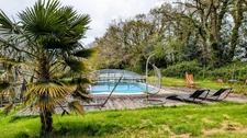 Dpt Finistère (29), à vendre HANVEC propriété avec Maison principale de 150 m², piscine et deux grandes dépendances 