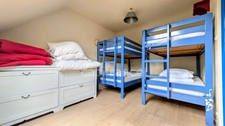 Grands Gîtes avec Maison d'Habitation  - ROSNOEN (29)