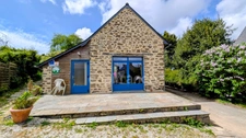 Grands Gîtes avec Maison d'Habitation  - ROSNOEN (29)
