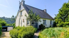 MAISON sur cave 130 m² - 5 CHAMBRES - TERRAIN 5 400 m² - PONT DE BUIS LES QUIMERCH (29)