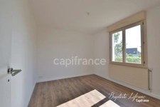 Maison de plain-pied avec jardin à BÉCON-LES-GRANITS - 77 m² habitables - 4 pièces