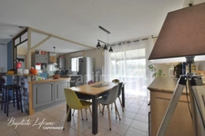 Maison familiale de plain-pied - 6 pièces - 106 m² à JARZÉ