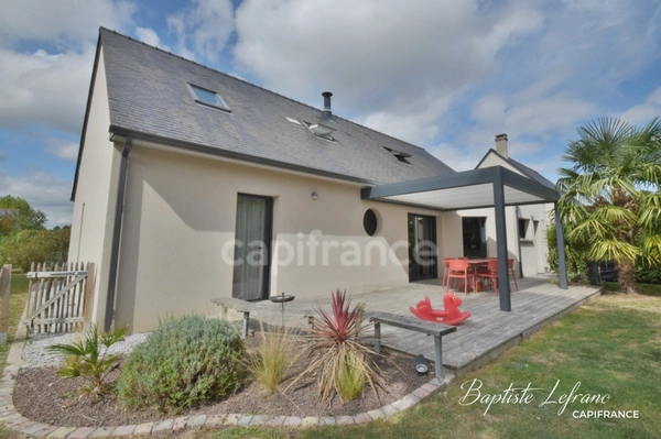 Maison familiale 5 chambres - 141 m² - 678 m² terrain