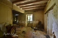Durtal - Maison en pierre à rénover sur plus de 7000 m² de terrain