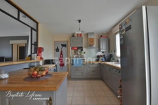 Maison familiale de plain-pied - 6 pièces - 106 m² à JARZÉ