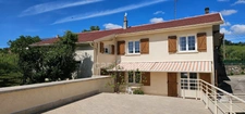 Maison familiale – Arbois centre – Terrasse, jardin, garages et atelier (39600)