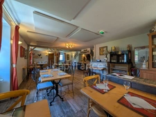 Fonds de commerce et murs à vendre - Demeure XVIᵉ avec restaurant, chambres d’hôtes et logement privatif – Site Patrimonial Remarquable (39)