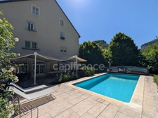 Fonds de commerce et murs à vendre - Demeure XVIᵉ avec restaurant, chambres d’hôtes et logement privatif – Site Patrimonial Remarquable (39)