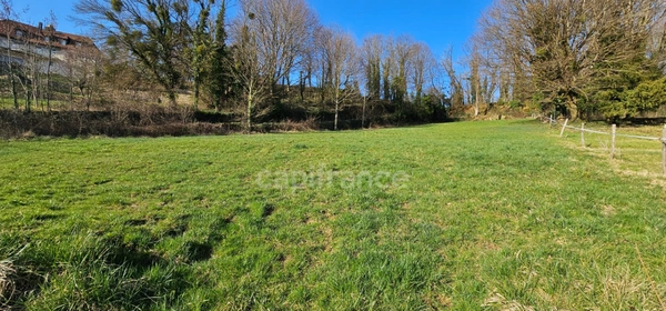 A vendre - Terrain à bâtir de 2000m2, vue panoramique - Calme, nature et exposition idéale en ARBOIS (39600)