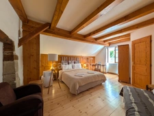 Fonds de commerce et murs à vendre - Demeure XVIᵉ avec restaurant, chambres d’hôtes et logement privatif – Site Patrimonial Remarquable (39)