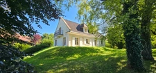 Maison d’Architecte avec grand jardin et sous sol complet- Mesnay / Arbois (39600)