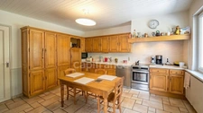 Maison familiale – Arbois centre – Terrasse, jardin, garages et atelier (39600)
