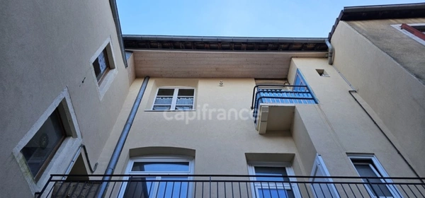 Charmant appartement à rénover avec grenier aménageable au centre-ville d'Arbois 39600