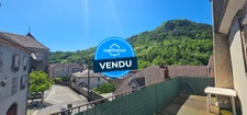 Appartement à vendre avec grand balcon et vue dégagée - quartier calme de Salins-Les-Bains
