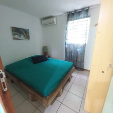 Maison 13 pièces ou gites capacité 26 personnes à vendre SAINTE ANNE (971)? piscine, jardin tropical