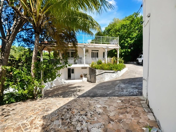 Ensemble immobilier d'envergure sur 1 900 m² de terrain –  Dampierre à vendre 13 pièces, LE GOSIER
